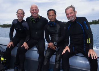 Rangiroa divers on Zodiac